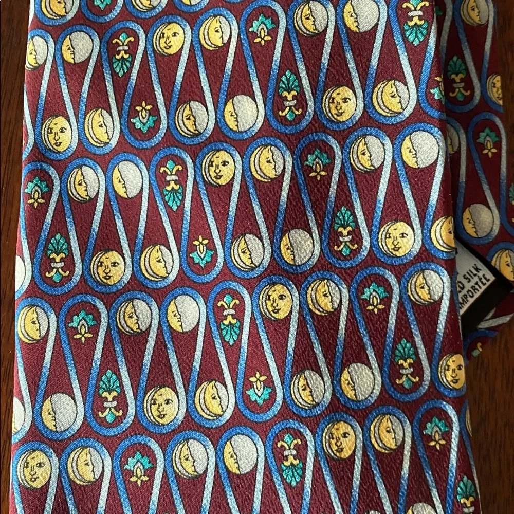 Metropolitan museum of art Men's Burgundy and Blue Patterned Tie